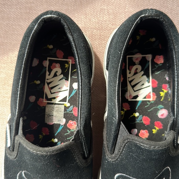 Black & White Van’s Classic Slip-on Sneakers with Graphic - Picture 3 of 7